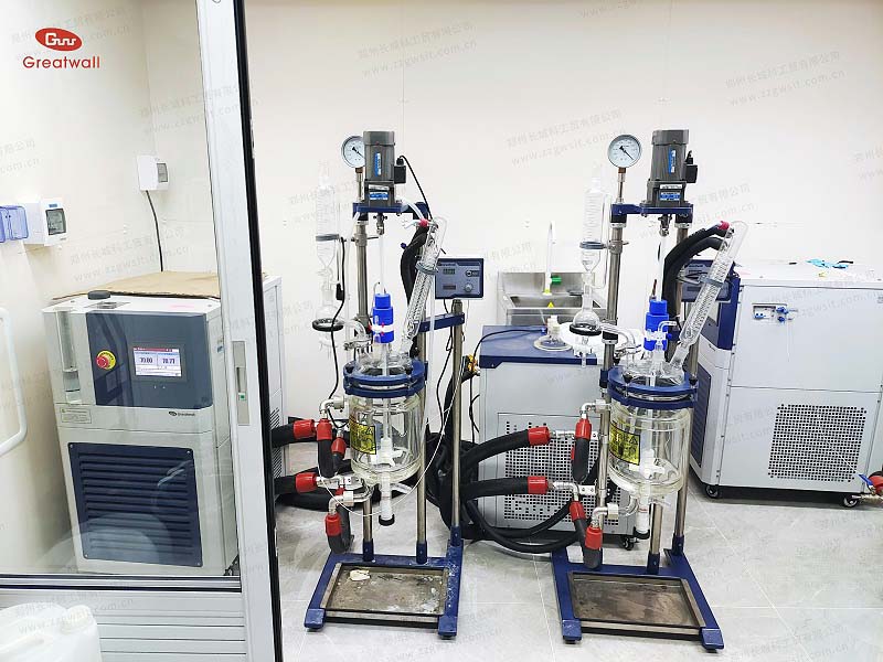 湖南株洲某藥企訂購我司制冷加熱循環裝置與玻璃反應釜